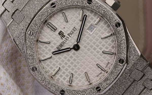 愛彼機芯生銹了處理辦法(圖) 愛彼機芯生銹了處理辦法(圖)