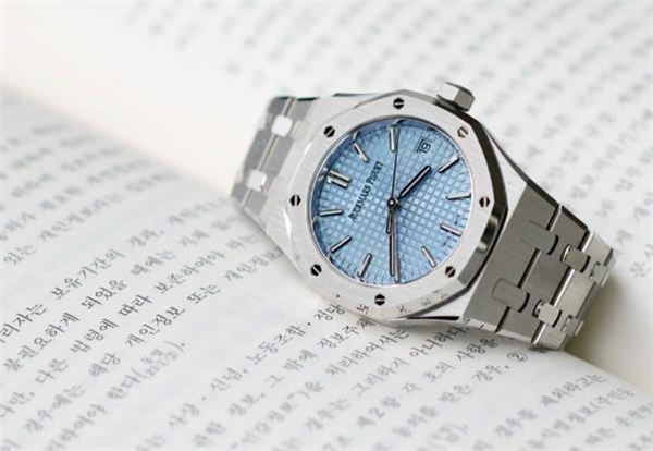 愛彼腕表走時不準解決技巧匯總(圖) 愛彼腕表走時不準解決技巧匯總(圖)